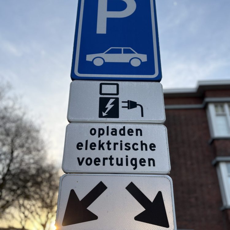 Bord voor elektrische laadvoorzienging